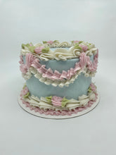 Load image into Gallery viewer, 8&quot; Vintage Cake - Vanilla (Serves 15-20)

